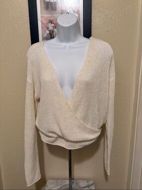 Forever 21 Cream Surplice V-Neck Knit Sweater Size Small